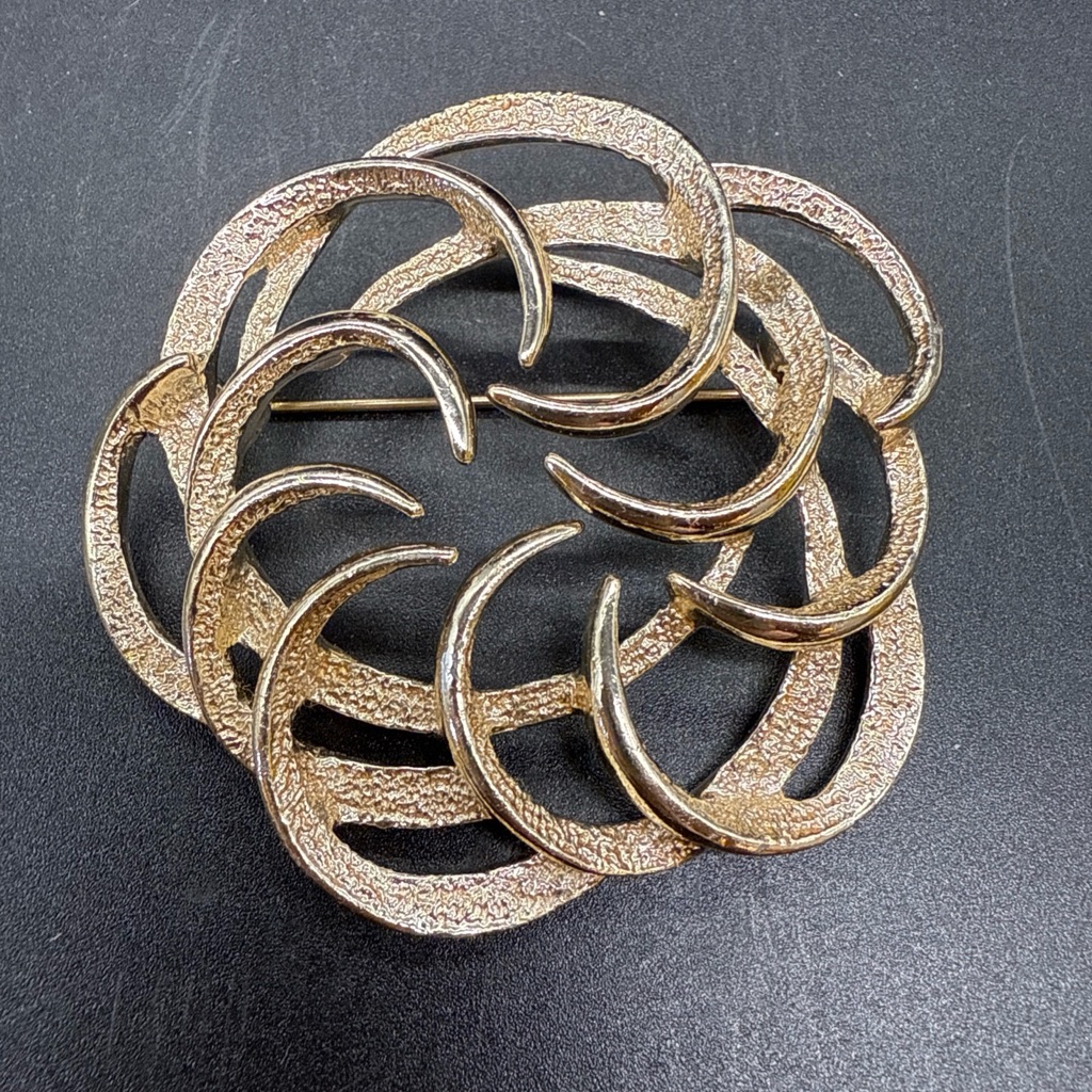 Vintage Spiral Gold Tone Brooch Sarah Coventry 18$